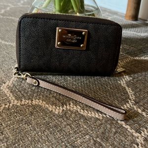 Michael Kors wristlet/wallet